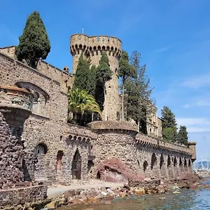 De La Corniche D'or Hotel